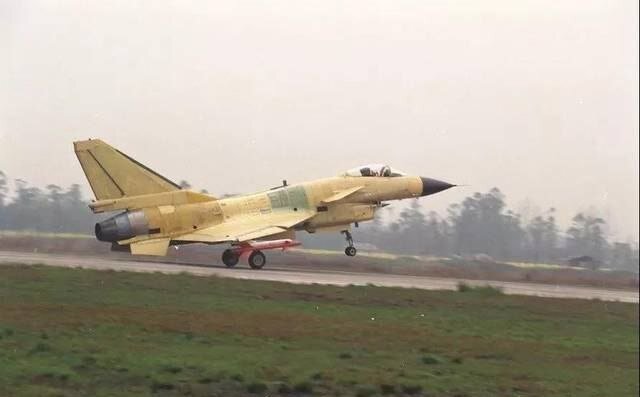 عکس | اشک شوق برای پرواز مهمترین جنگنده ارتش چین!