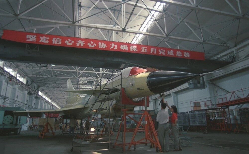 عکس | اشک شوق برای پرواز مهمترین جنگنده ارتش چین!