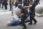 ببینید | رفتار وحشیانه پلیس فرانسه با یک پیرمرد معترض در پاریس