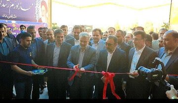 واحد تولیدی شیشه فلوت در فریمان با حضور وزیر صنعت افتتاح شد