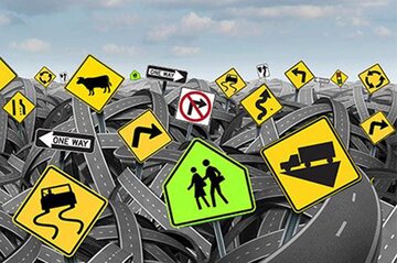 اینفوگرافیک | علائم رانندگی عجیب جهان