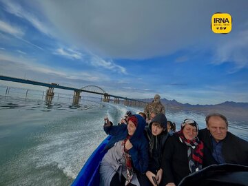 بازگشت قایق های تفریحی به دریاچه ارومیه