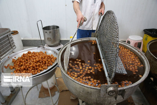 پلمب ۲ قنادی معروف در تهران/ استفاده از پارکینگ برای تهیه زولبیا و بامیه پلمب ۲ قنادی معروف در تهران/ استفاده از پارکینگ برای تهیه زولبیا و بامیه