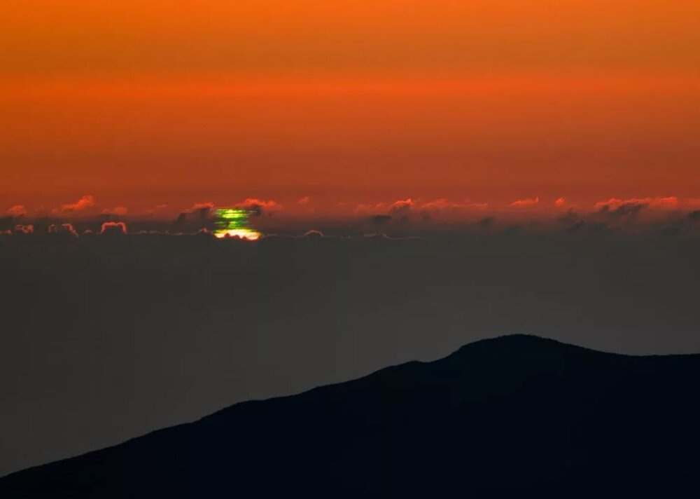 تصویری شگفت‌انگیز از غروب غیرعادی خورشید در شیلی / عکس