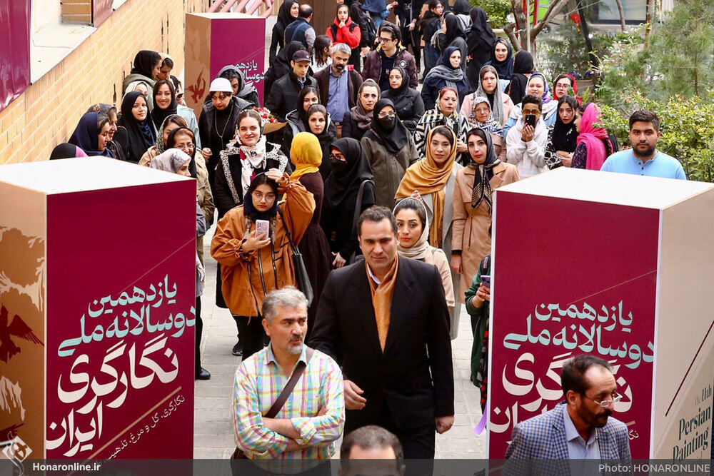 از  رنگ خون بر در یک گالری تا تعطیلی ششماهه