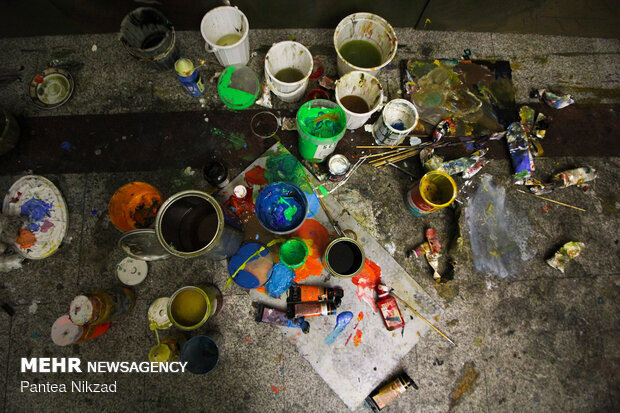 از  رنگ خون بر در یک گالری تا تعطیلی ششماهه