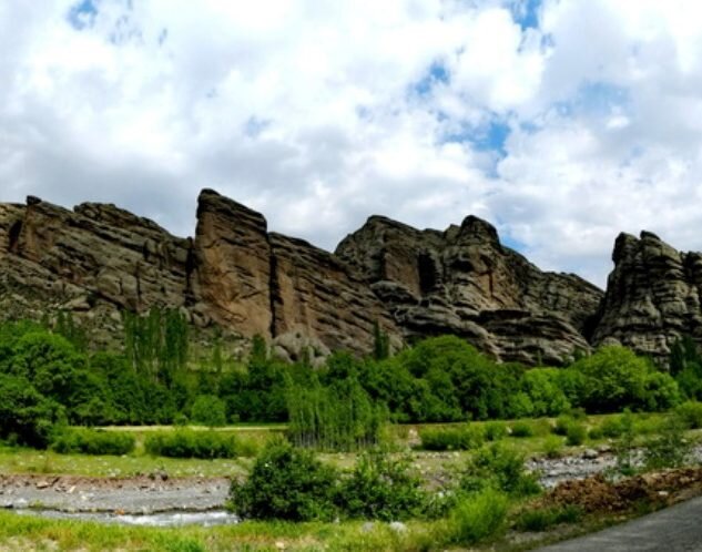 عکس | اگر تهران هستید سفر یک روزه به روستایی با کوههای عروسکی در انتظار شماست 3
