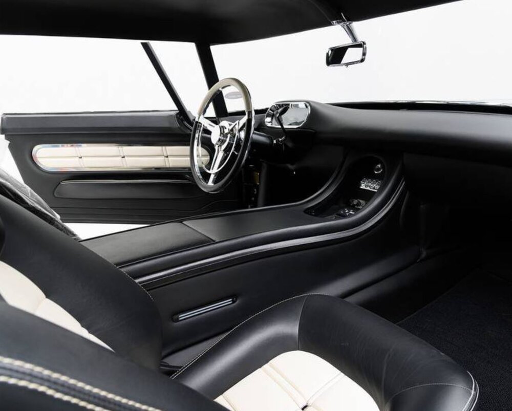 قدرت باورنکردنی ماشینی با طراحی ۷۰ سال پیش / عکس