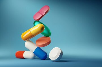 آمار هولناک مرگ بر اثر مصرف داروهای مجاز در ایران / از خرید دارو با این شکلها از عطاری خودداری کنید
