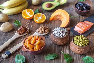 اگر مدام به سنگ کلیه دچار می شوید، این میوه و سبزیجات را بخورید اگر مدام به سنگ کلیه دچار می شوید، این میوه و سبزیجات را بخورید