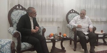 عزت شاهی در دیدار معاون رییسی: در نبرد با ساواکی ها ۷ گلوله خوردم/صادقانه مشکلات را با مردم در میان بگذارید
