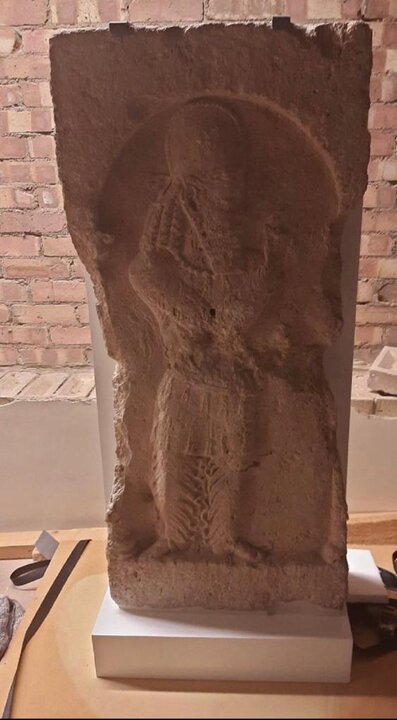 سنگ‌برجسته دوره ساسانی در بریتانیا؛ سو استفاده از فقر مردم برای سرقت آثار باستانی