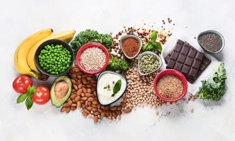 ۵ ماده غذایی که نباید با آنها آب خورد