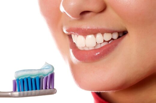 این 6 نکته را برای سلامت دندان رعایت کنید / چرا دهان طعم فلز میدهد؟