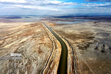 کاهش ۴۳ سانتی‌متری تراز دریاچه ارومیه / کشاورزی حق‌آبه دریاچه را می‌بلعد! 