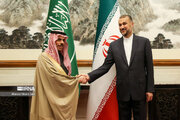 Saudi, Iranian FMs meet in Beijing