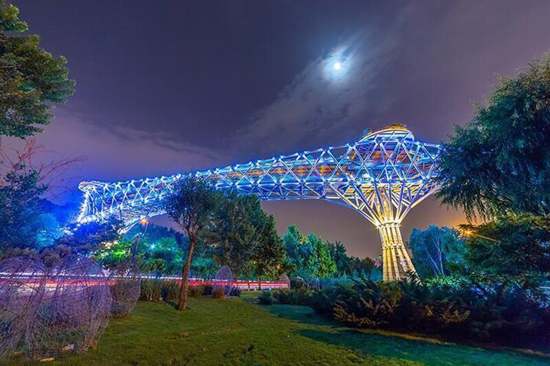 - احداث دومین پل طبیعت در تهران