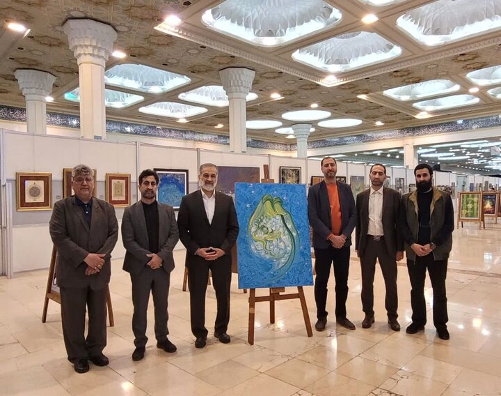 «أَحْسَنَ الْحَسَن» با حضور مدیرکل هنرهای تجسمی رونمایی شد «أَحْسَنَ الْحَسَن» با حضور مدیرکل هنرهای تجسمی رونمایی شد
