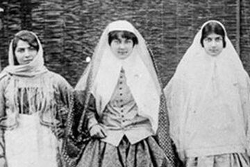 عکس | تصویری تاریخی و بی‌نظیر از پوشش زنان و مردان در سال ۱۳۰۵