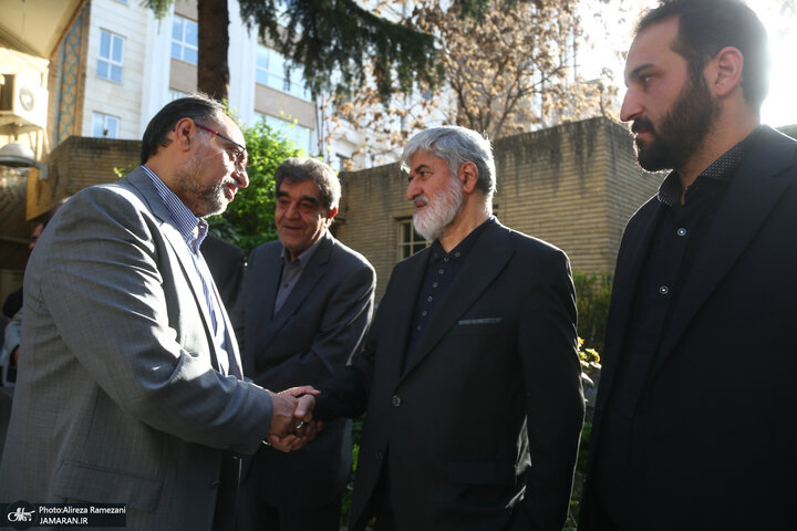 تصاویر | حسن روحانی، لاریجانی و چهرههای مطرح اصولگرا در مراسم ختم همسر شهید مطهری 11