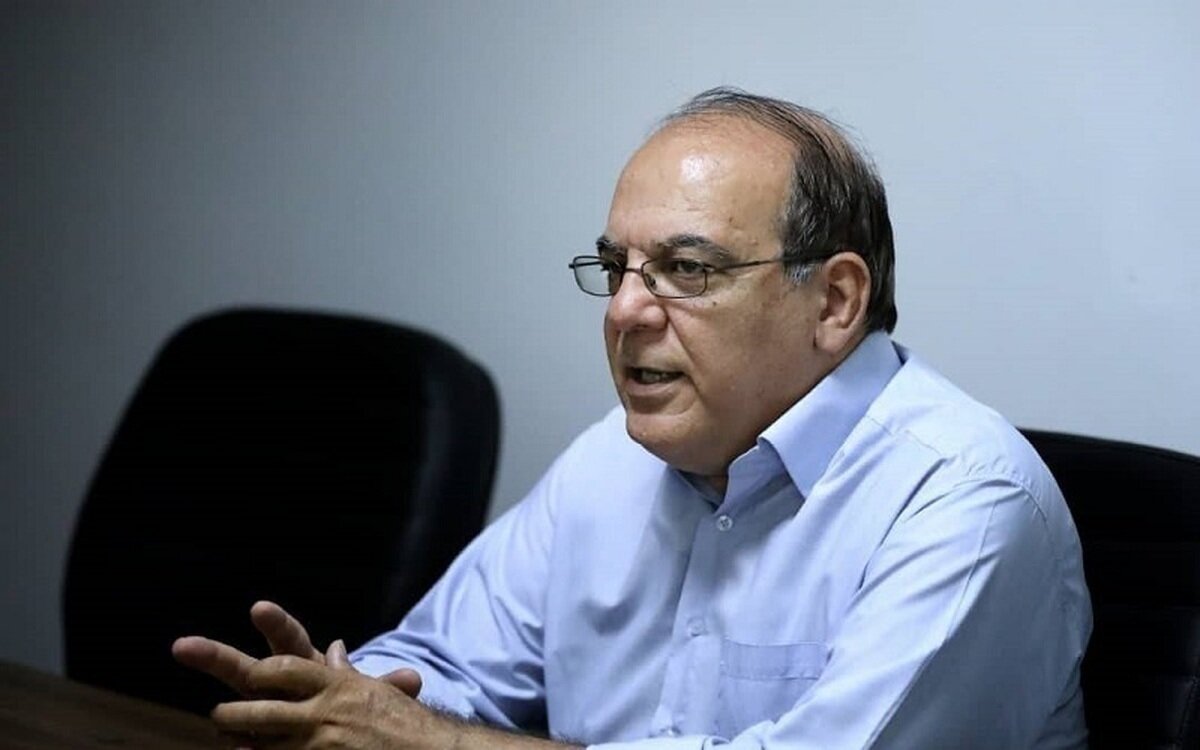 خاطره شنیده نشده آیتالله خوئینیها از جلسه سران در مورد تداوم جنگ/ چرا امام جمله خود در مورد «خاتمه جنگ» را خط زدند؟