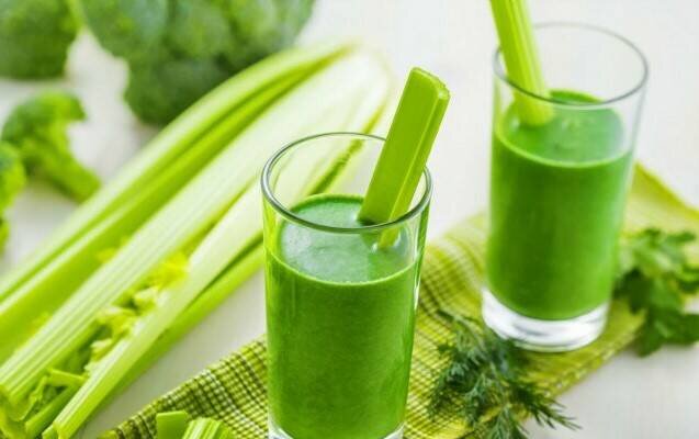 ۸ نوشیدنی جادویی که چربی شکم را آب میکند