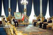 Top Iranian official hails global de-dollarization bids