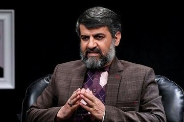 بعد عمری رادیکالیسم به کسانی رسیده که نان فحش دادن به آنها را سر سفره خود برده بود