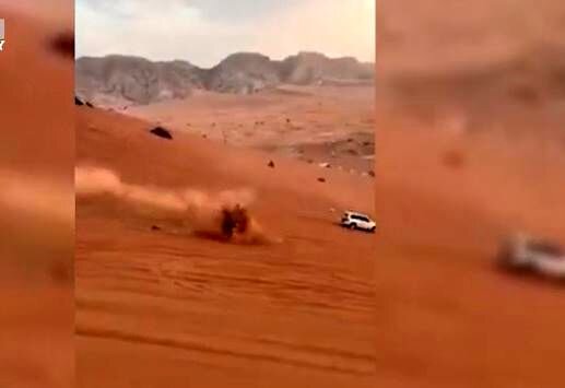 ببینید | انفجار عجیب یک خودرو هایلوکس در دل کویر!