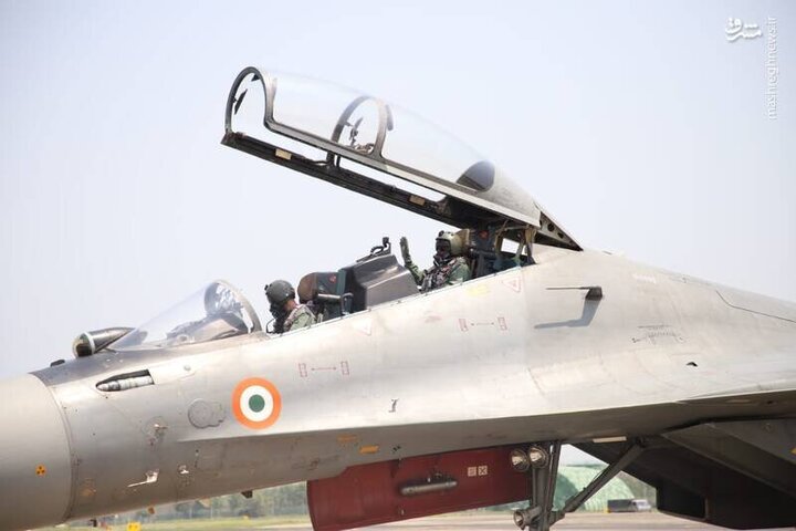 پرواز خانم رئیس جمهور با سوخو ۳۰