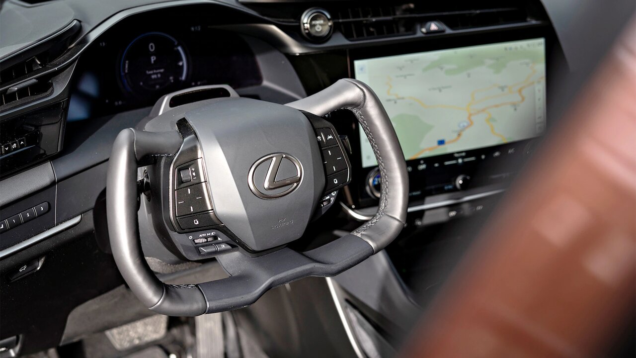 فرمان جدید لکسوس هوش را از سر میپراند!/ عکس