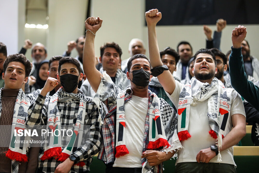 دختران وپسران چفیه پوش در مجلس