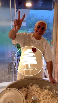 مهاجری به پیام دهکردی / در سریال گاندو، «گول دو برادر عضو سازمان منافقین» را خوردید مهاجری به پیام دهکردی / در سریال گاندو، «گول دو برادر عضو سازمان منافقین» را خوردید