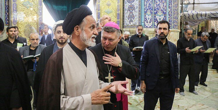 سفیر واتیکان به حرم حضرت معصومه (س) رفت + عکسها