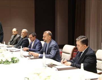 Iranian, Uzbek FMs discuss bilateral ties