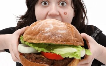 محصول یک غذای پرطرفدار؛ از اضافه وزن تا سکته مغزی محصول یک غذای پرطرفدار؛ از اضافه وزن تا سکته مغزی