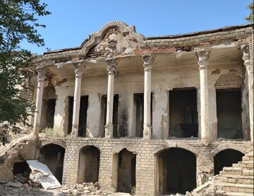 شهرداری زاکانی «تمایلی به مرمت آثار تاریخی ندارند»؛ تخریب خانه ۱۷۰ ساله در قلب پایتخت/ عکس