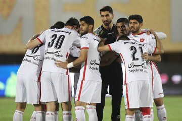 مادر و دختر پرسپولیسی در استادیوم آزادی/ عکس مادر و دختر پرسپولیسی در استادیوم آزادی/ عکس