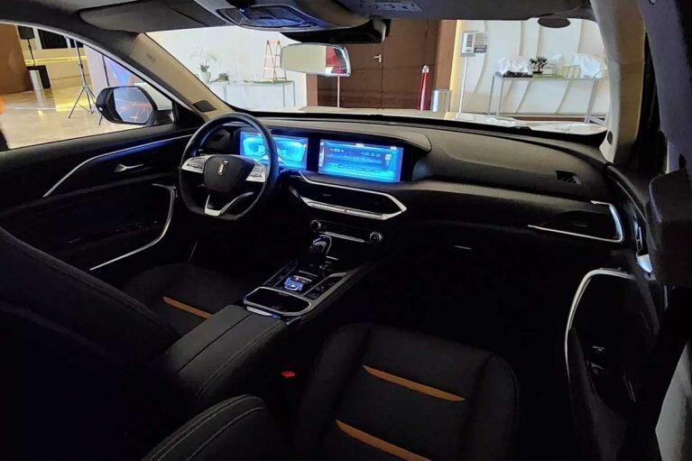 عکس | خودرویی که لادا روسیه را دست به دامن چینیها کرد!