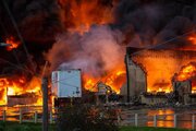 ببینید | آتش سوزی مهیب در مجتمع تولید مواد شیمیایی در جورجییای‌ امریکا