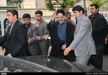 محافظ سیدمحمد خاتمی: میخواستم خاتمی را با خودم «منفجر» کنم / هاشمیرفسنجانی را «نماد اُمویت» دوران جدید میدانستم محافظ سیدمحمد خاتمی: میخواستم خاتمی را با خودم «منفجر» کنم / هاشمیرفسنجانی را «نماد اُمویت» دوران جدید میدانستم