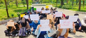«تجمع اعتراض به مقررات پوشش و حجاب» در دانشکده علوم اجتماعی دانشگاه تهران 
