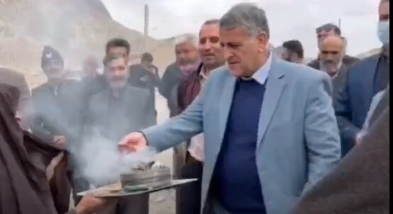 توزیع «کارت هدیه» توسط آقای نماینده مجلس! + عکسها