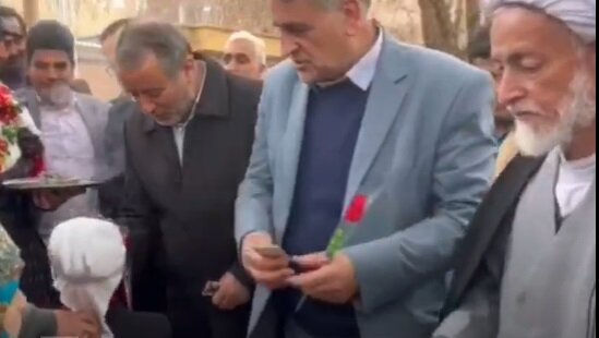 توزیع «کارت هدیه» توسط آقای نماینده مجلس! + عکسها