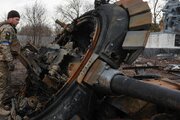 ببینید | اصابت ناموفق یک فروند پهپاد لنست به تانک اوکراینی
