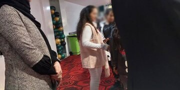 زنی با جیغ و داد، «سگش» را بغل بگیرد و بگوید «مادر» کجا بودی؟ این آزادی است؟ / کدام انسانی این آزادی را می خواهد؟
