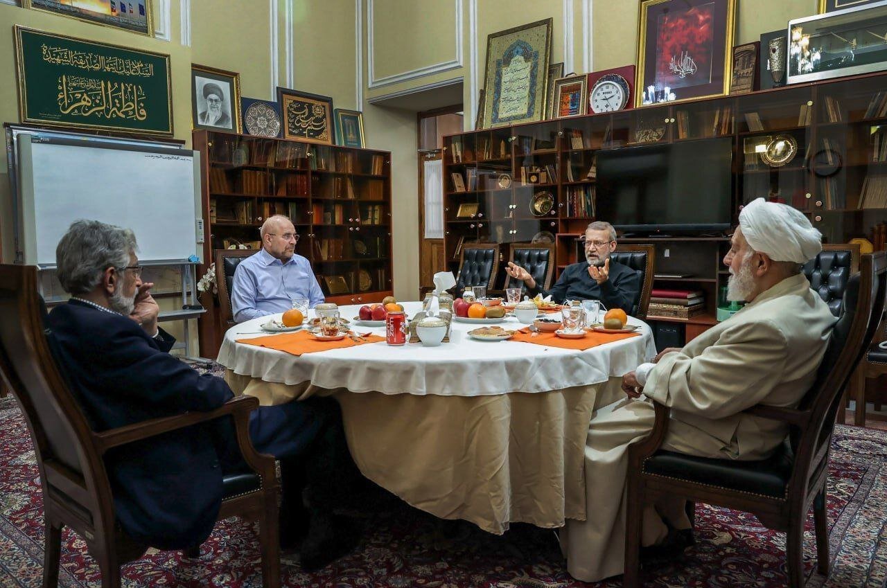 عکس | افطاریِ قالیباف با علی لاریجانی، ناطق نوری و حداد عادل