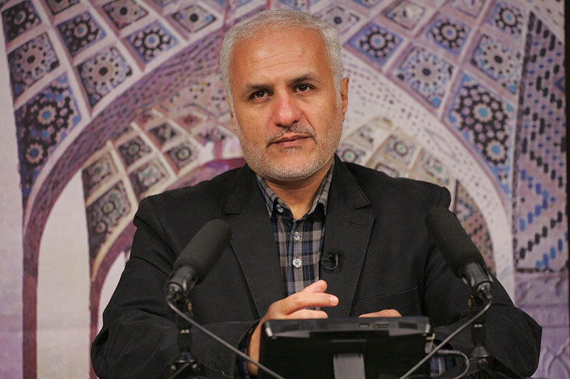 حسن عباسی مفسر قرآن شد: جنود حضرت جبرئیل تالیف قلوب کردند و «امت-امامت» شکل گرفت/ قلوب مردم به سمت ولی فقیه متحد شد