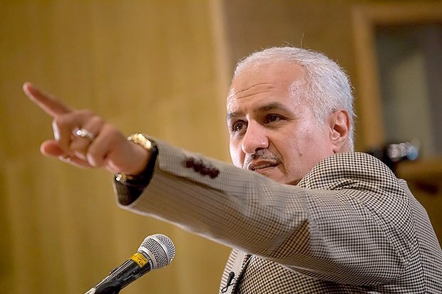 حسن عباسی: مقام معظم رهبری در شرایط فتنه تأکید میکنند که باید به قدری اقدام کرد که فتنه از بین برود/ جامعه از وجود ناپاک مفسدین و افرادی که به هلاکت رسیدهاند، تصفیه شد. حسن عباسی: مقام معظم رهبری در شرایط فتنه تأکید میکنند که باید به قدری اقدام کرد که فتنه از بین برود/ جامعه از وجود ناپاک مفسدین و افرادی که به هلاکت رسیدهاند، تصفیه شد.