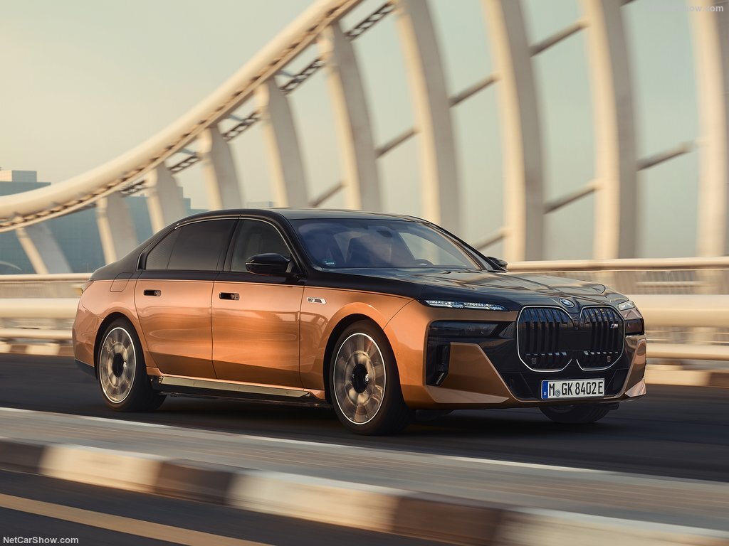 قدرتمندترین بیامو برقی، جایگزینی برای غولهای ۱۲ سیلندر / عکس